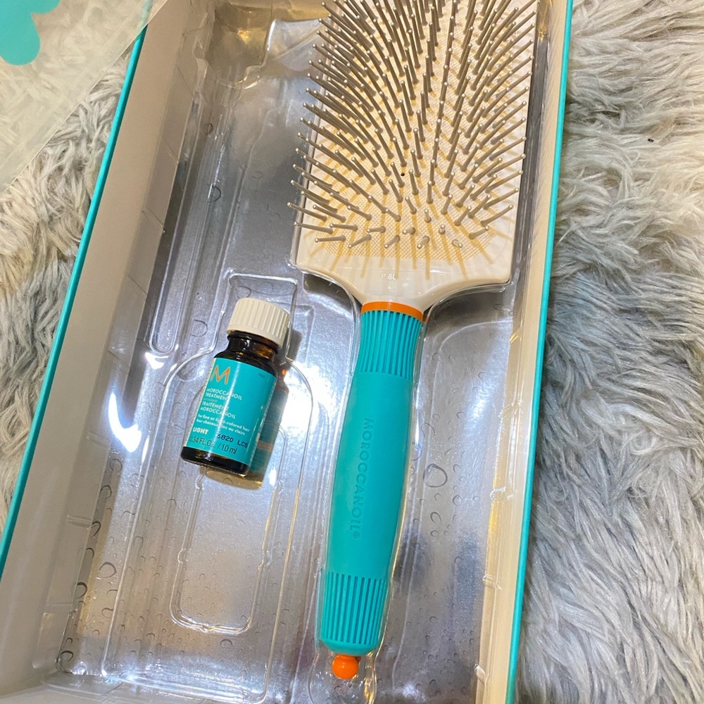 New!Moroccanoil Ceramic Paddle Brush and Oil Set